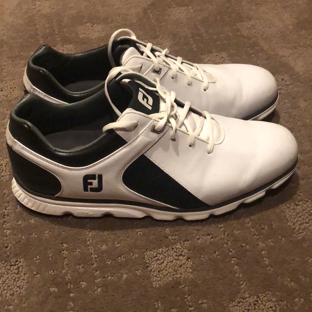 Men’s golf shoes
